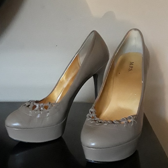 Heels - Picture 3 of 3